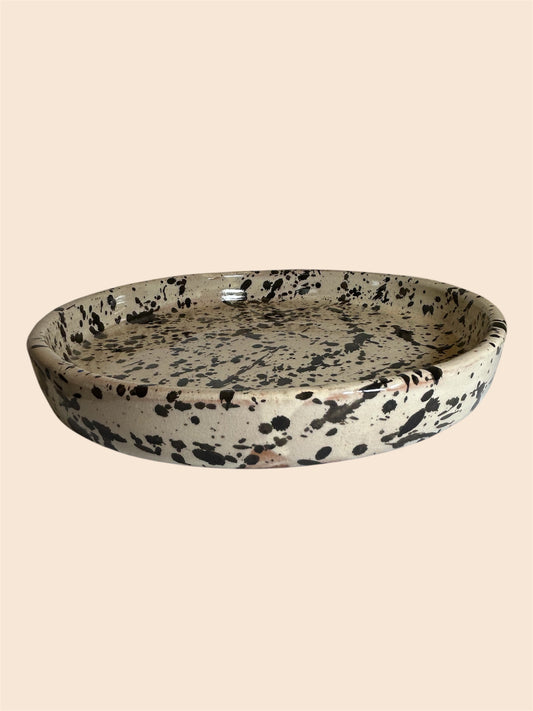 Plat en céramique blanc, point de couleurs Musaïca