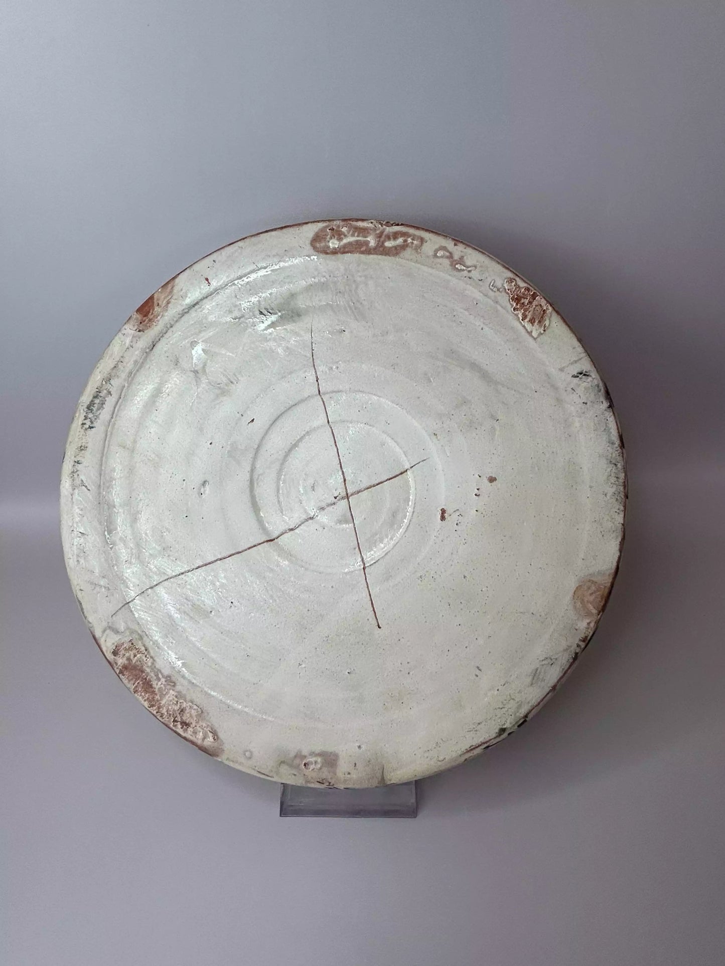 face arrière de l'assiette moucheté, brute, non peinte