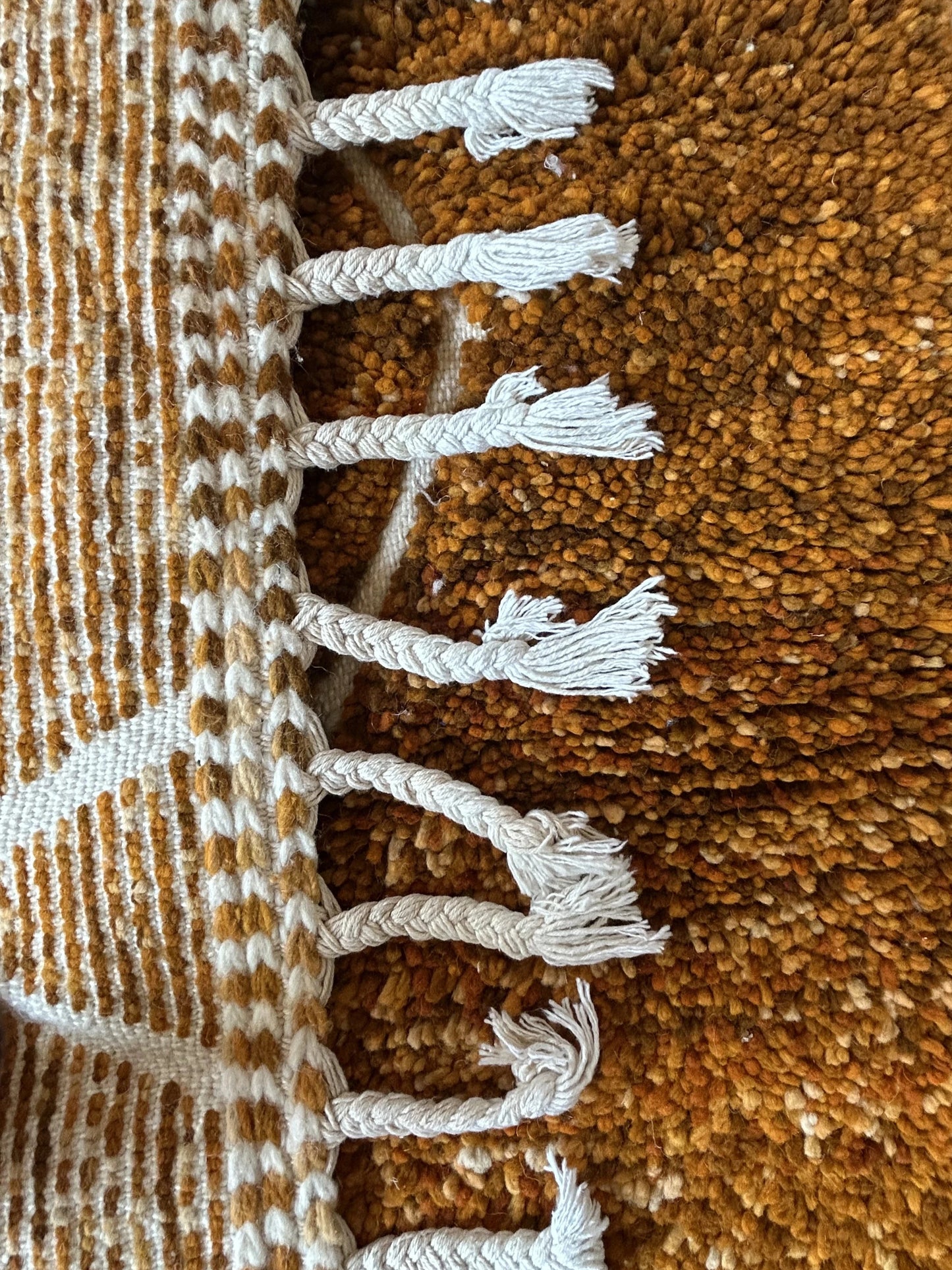 zoom avant arrière du tapis orangé