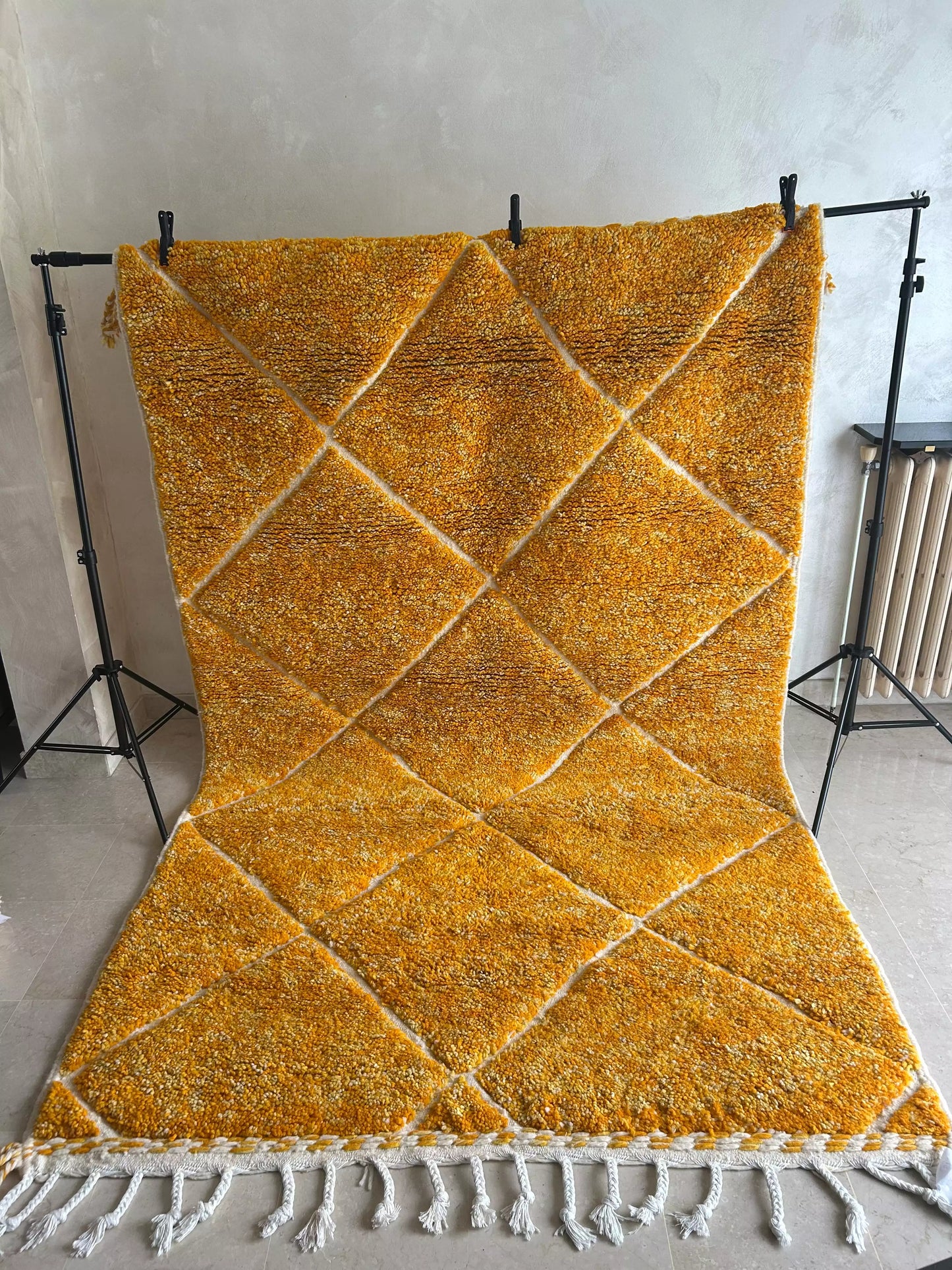 grand tapis artisanal en laine, jaune fait main