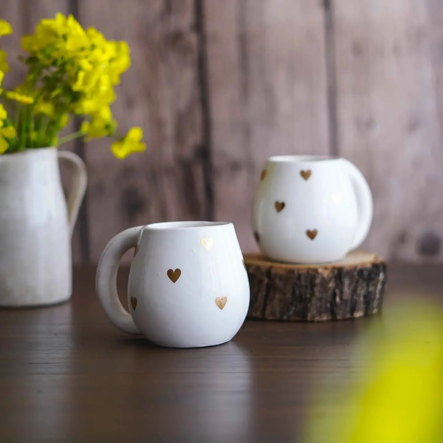 Mugs en céramique blanche et coeurs dorés Musaïca