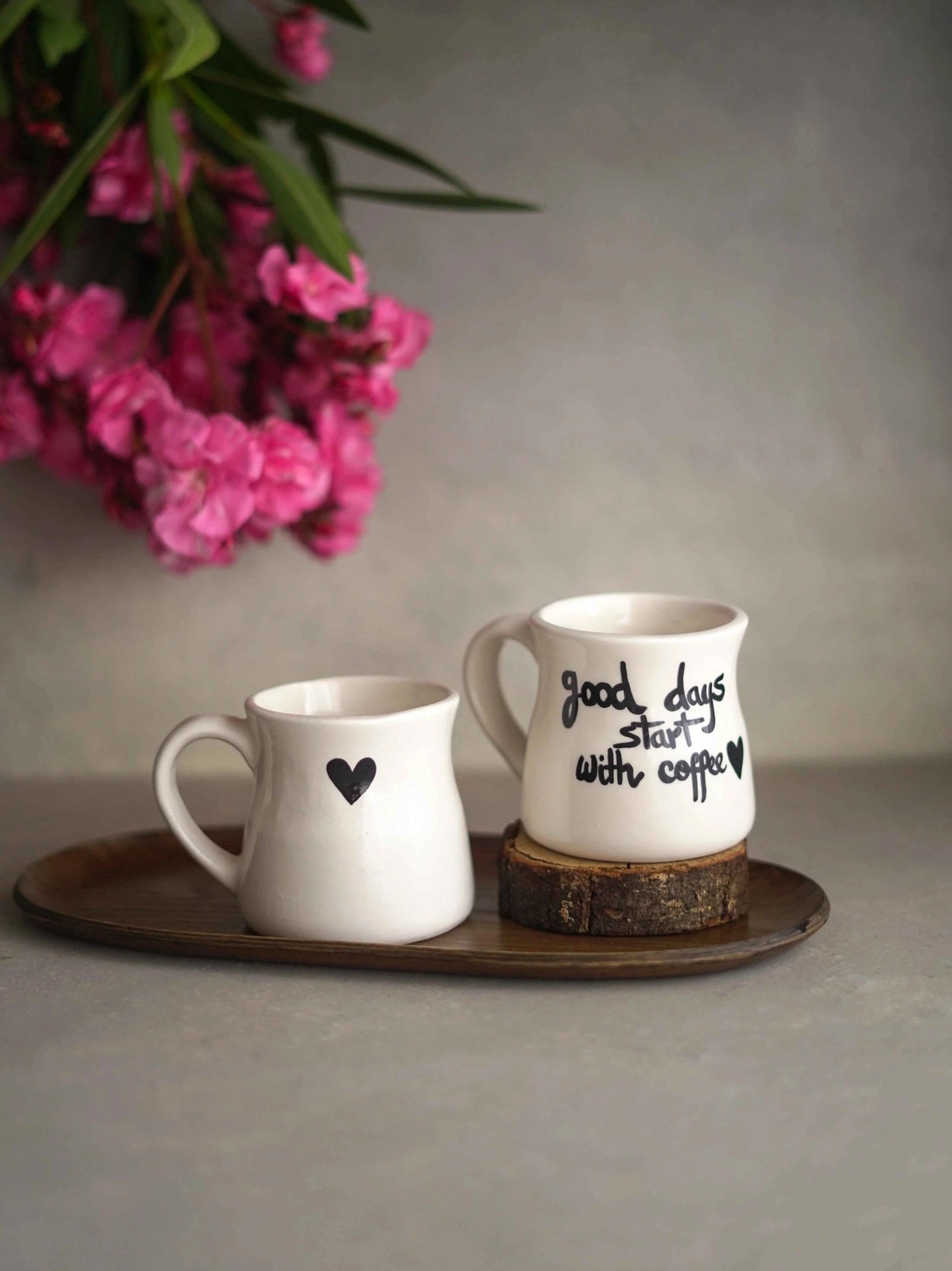 Mugs en céramique blanche "Good days start with coffee" Musaïca