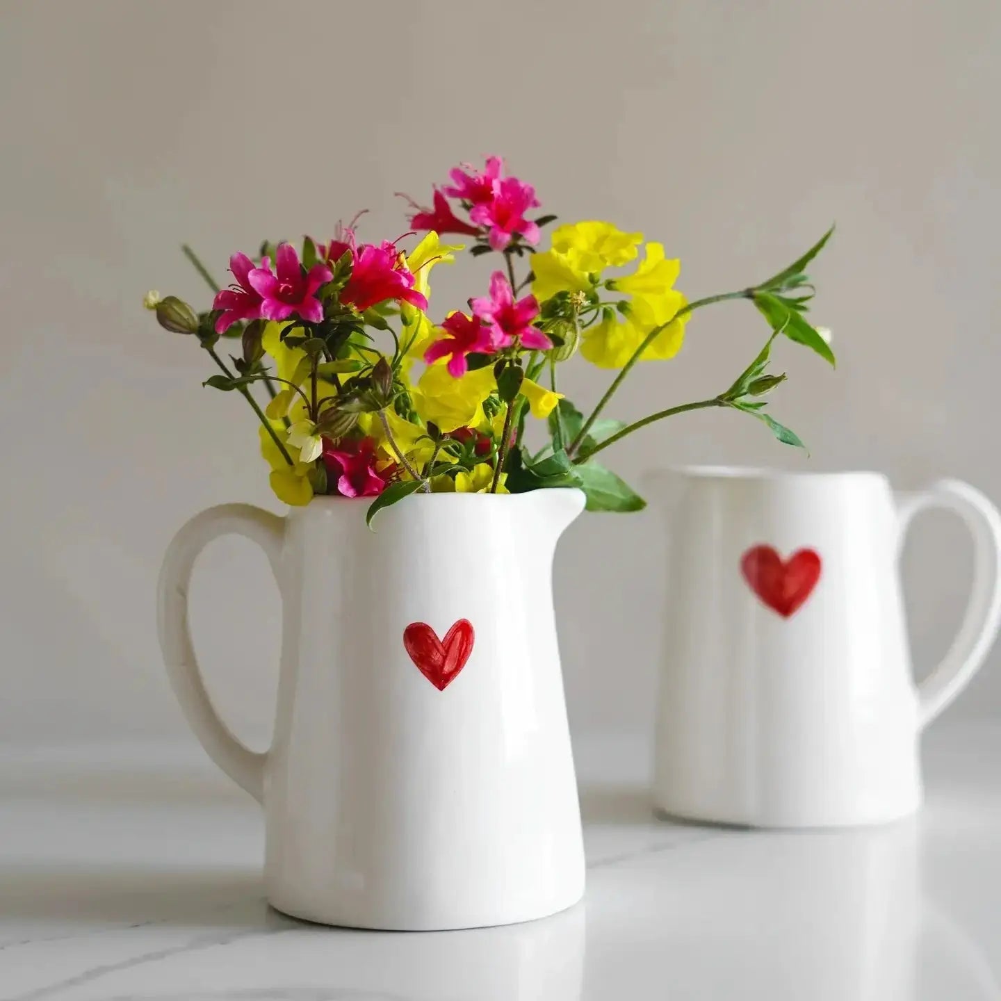 pot-à-lait coeur rouge Musaica détourné en vase