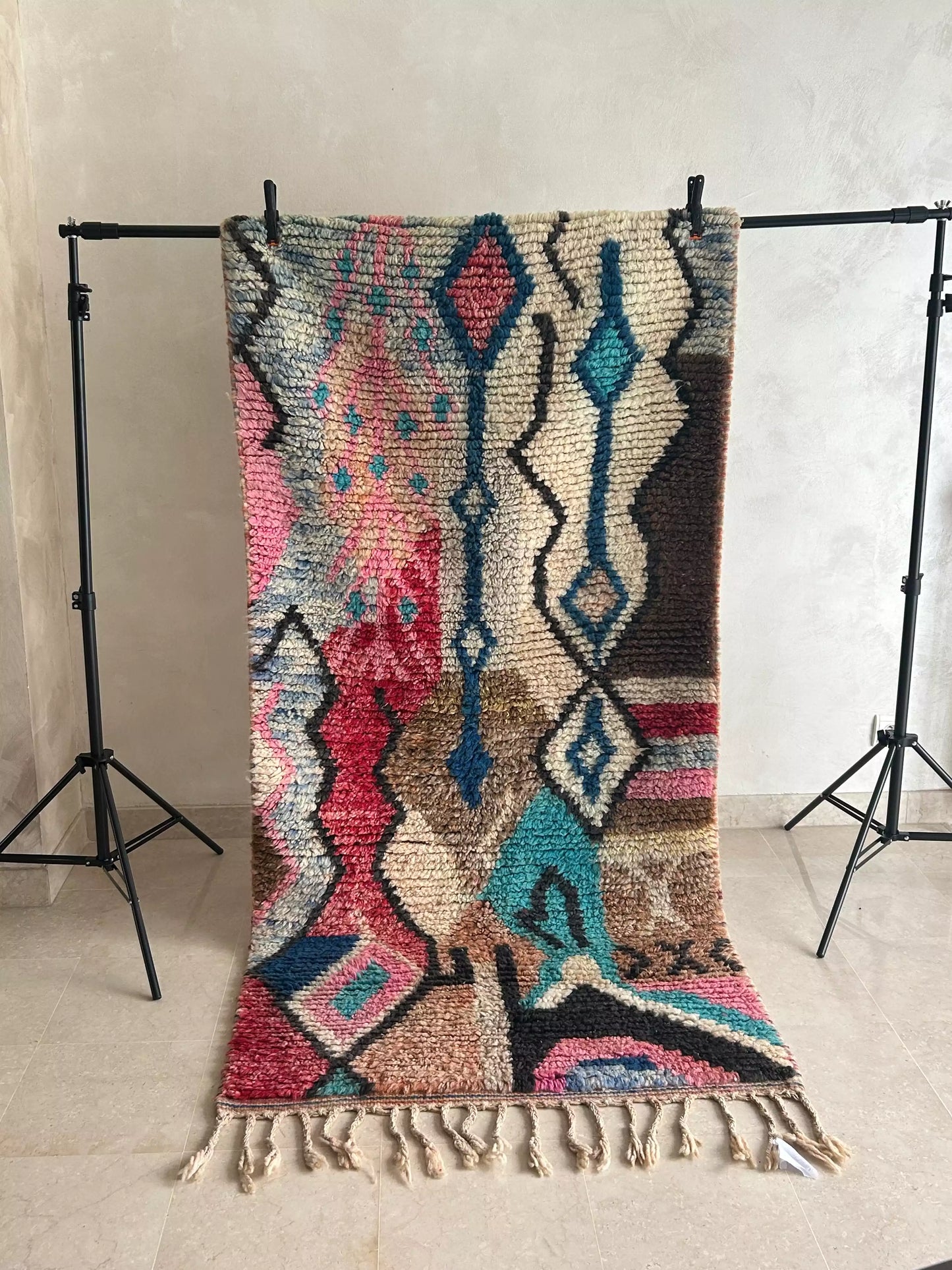 tapis artisanal de couloir de type Boujad, fait main en laine naturelle