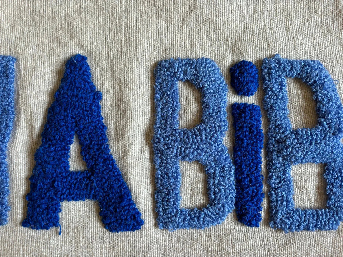 zoom sur le dégradé de bleu et les finitions bouclettes