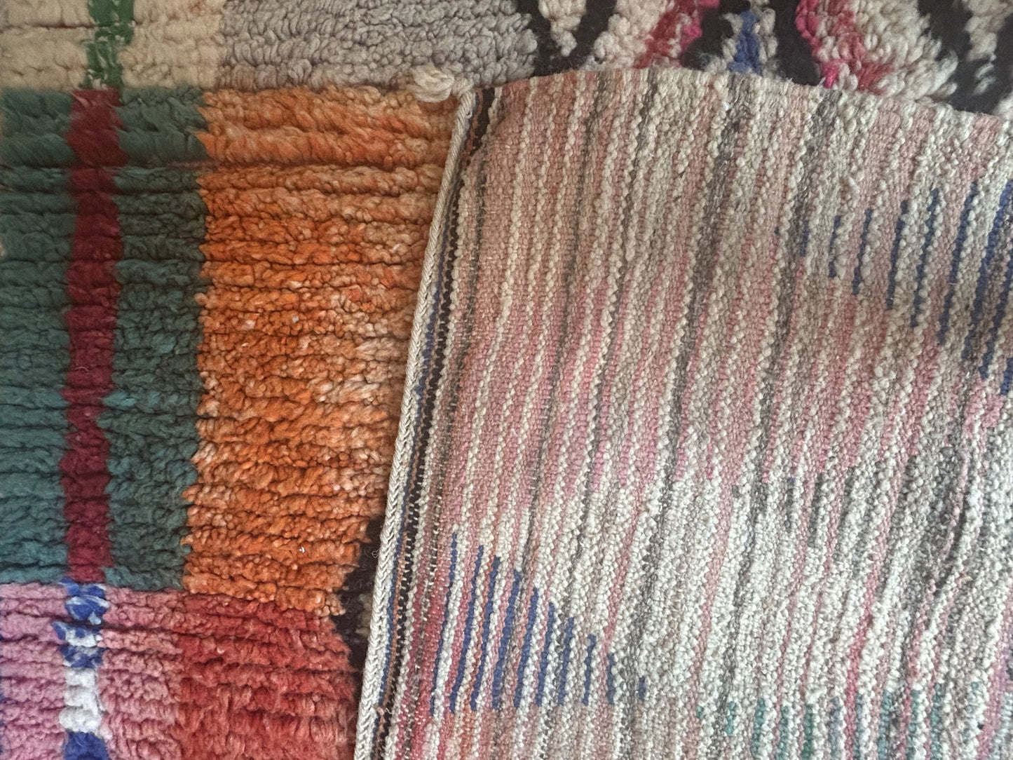 zoom sur la partie arrière!re du tapis et comparaison avec l'avant