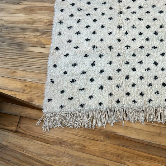 tapis-berberes-blanc-motif-noir