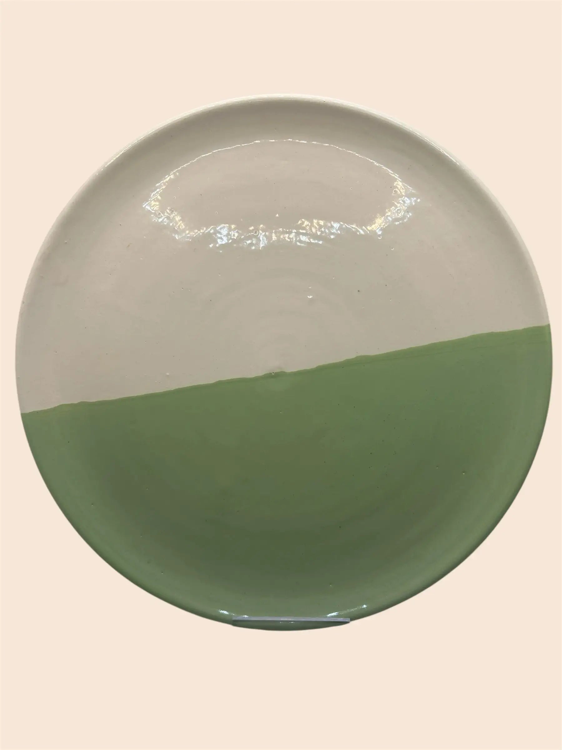 assiette bicolore en céramique blanche et verte sauge 25cm
