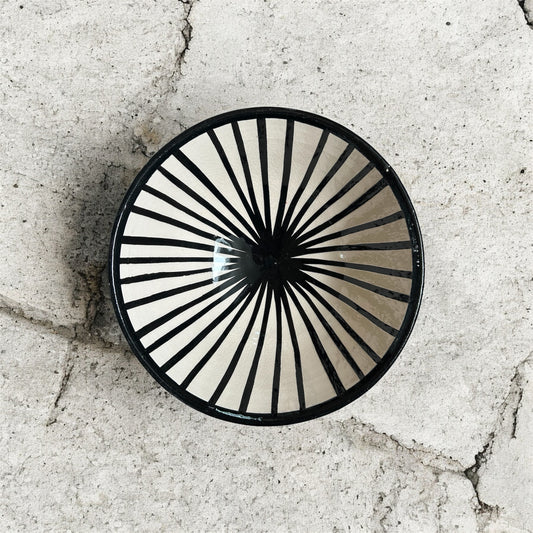 bol artisanal 22cm en terre cuite fait main au Maroc, rayure noire et blanche 