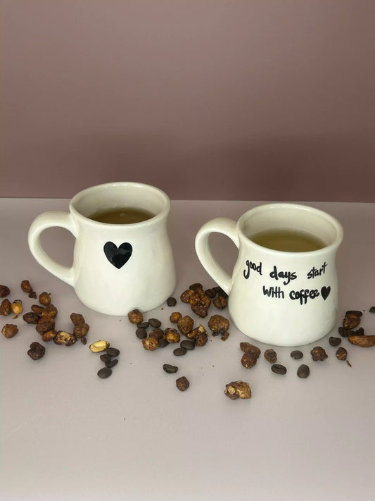 duo de tasse à café pour le petit déjeuner en céramique avec message écrit en noir 