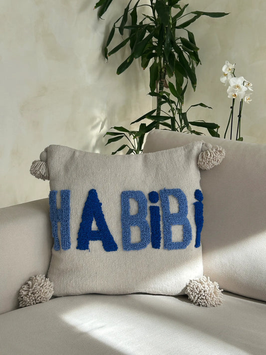 housse de coussin carrée en laine tissée main avec motif bleu, modèle artisanal