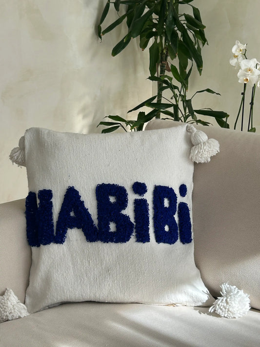 housse de coussin carrée, laine blanche motif habibi bleu 