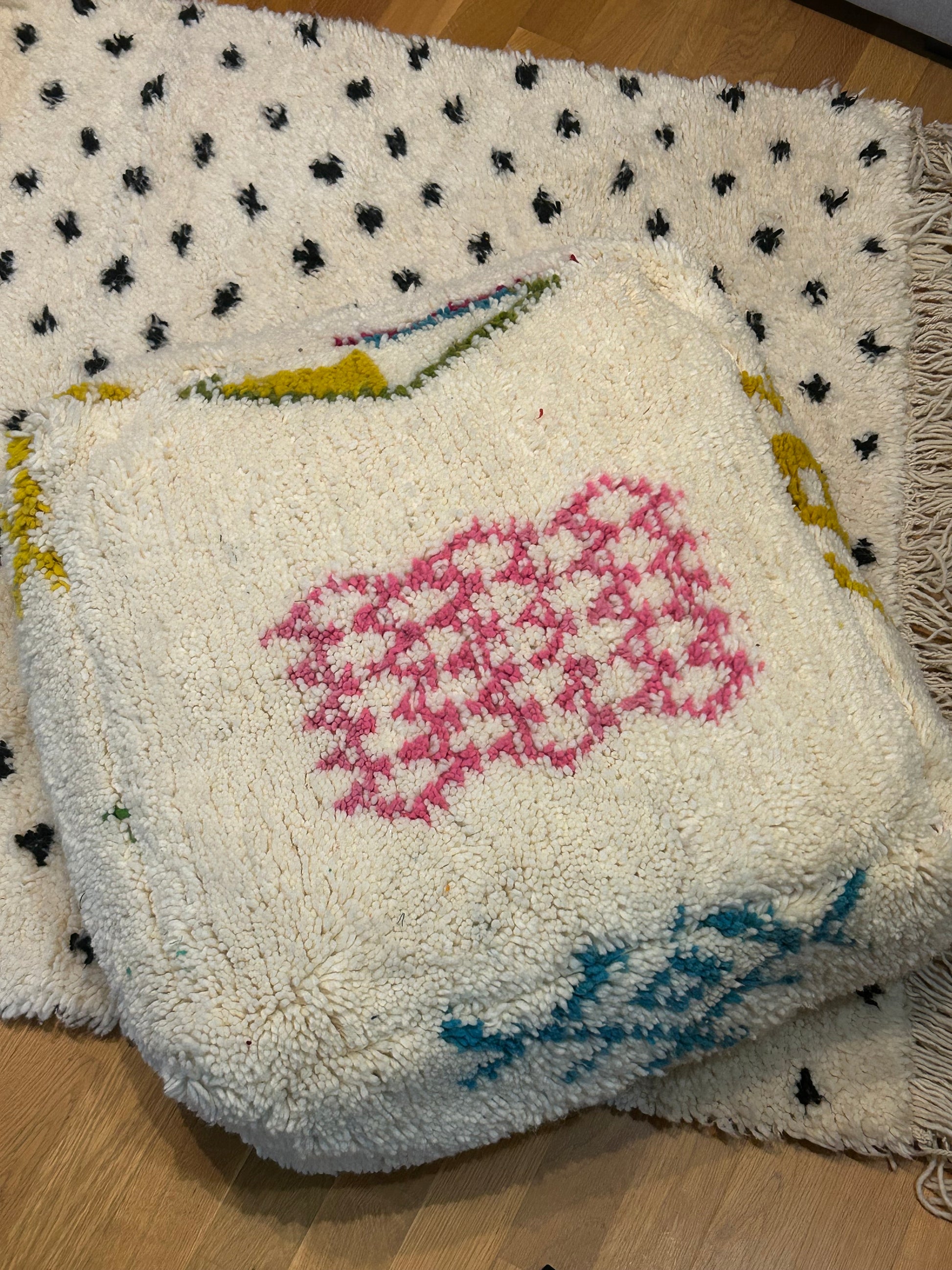 housse de pouf beni ouarain en laine de mouton, motif berbère amazigh