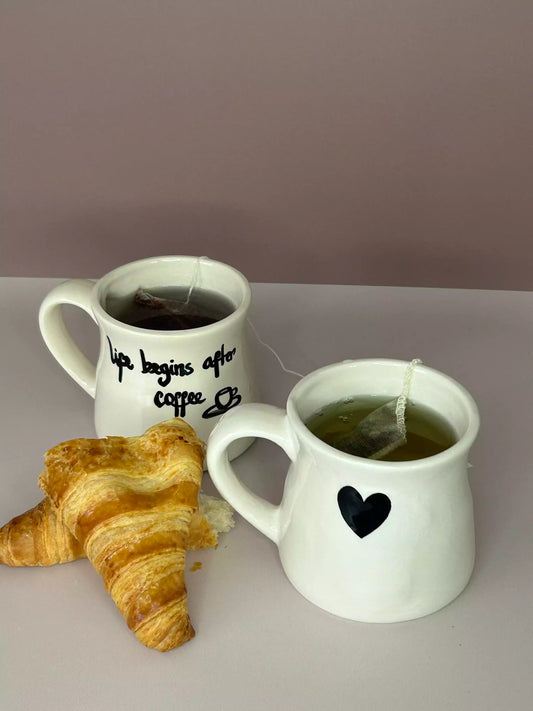 lot de 2 tasses blanches en céramique avec message écrit en noir 
