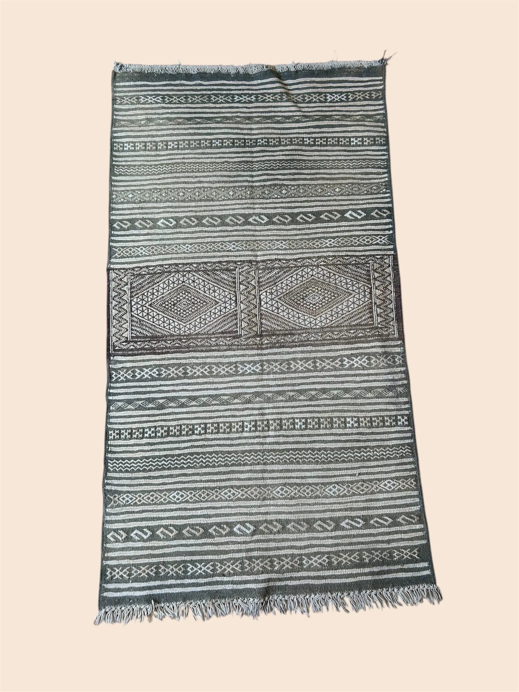 petit tapis fin rectangulaire cilié gris taupe 