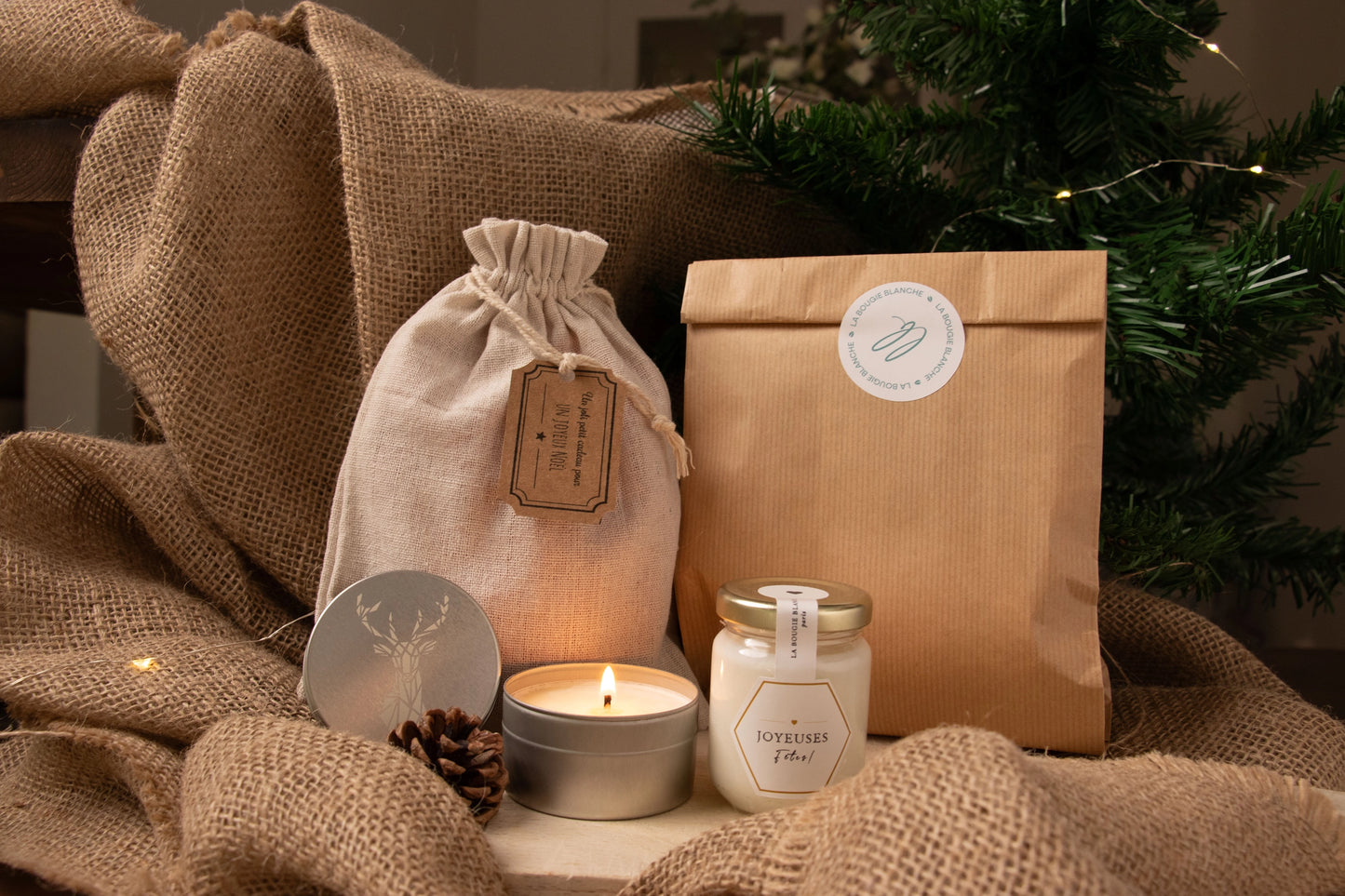 pochette cadeau composé de 2 bougies dans un pochon en lin 
