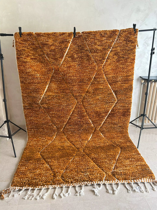 tapis Béni ouarain artisanal, en laine naturelle ton orange et marron 
