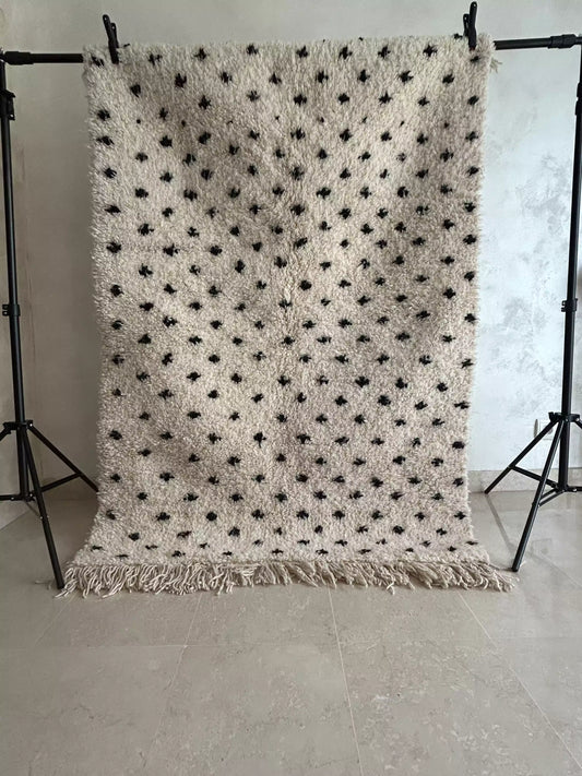 tapis crème à pois  Béni Ouarain, fait main 