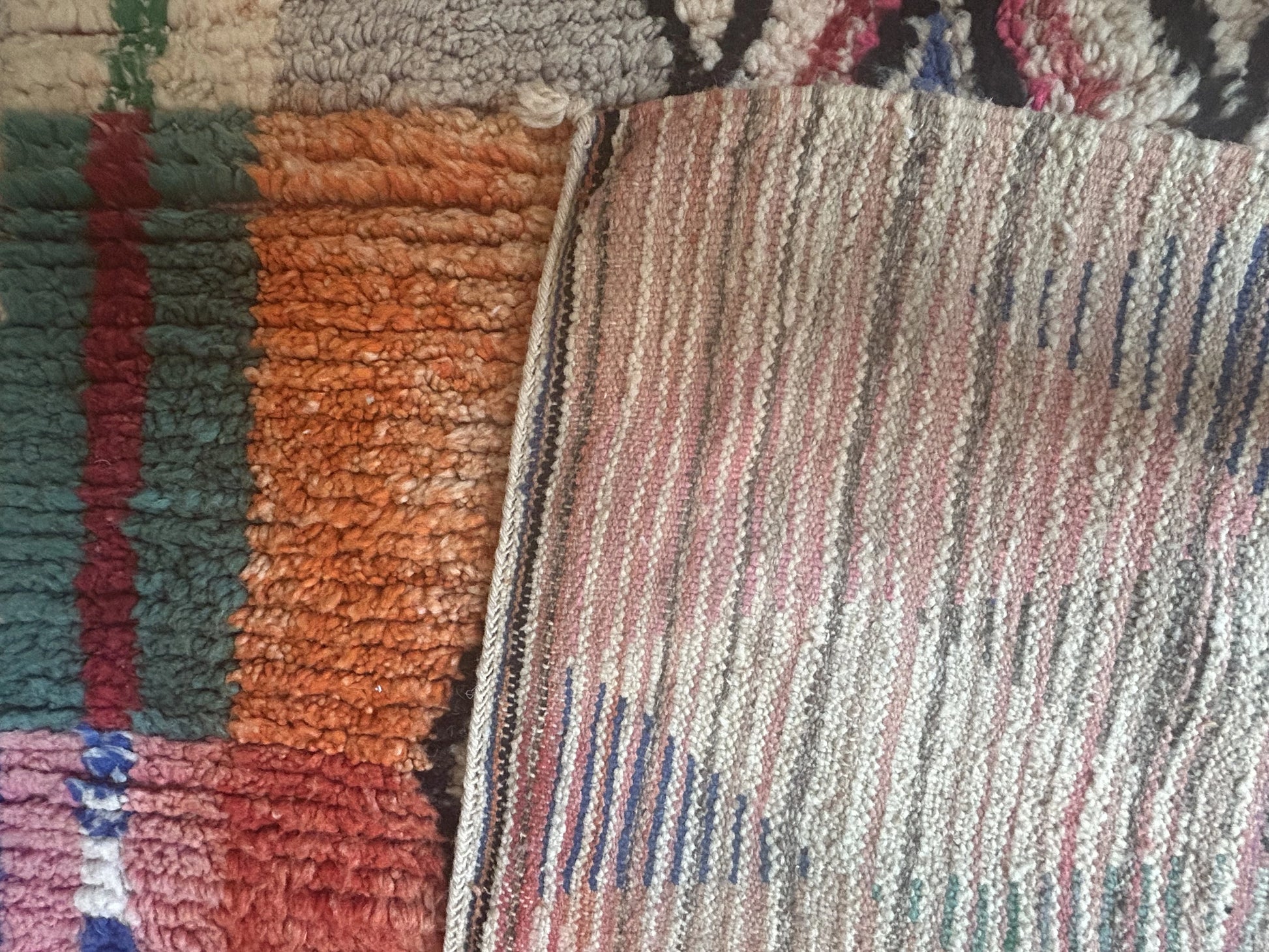 zoom sur la partie arrière!re du tapis et comparaison avec l'avant 